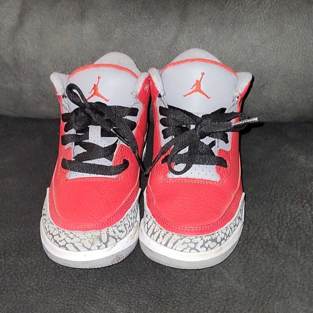 Jordan kids retro 3's red cement